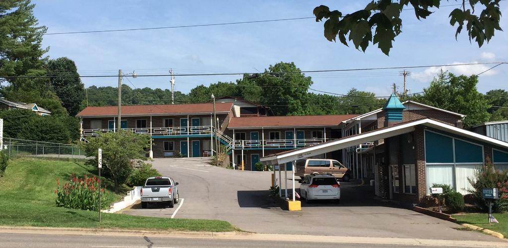 A Sapphire Inn Franklin Exterior photo