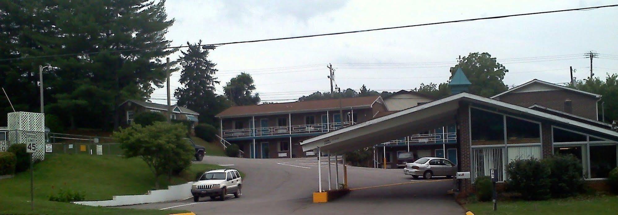 A Sapphire Inn Franklin Exterior photo